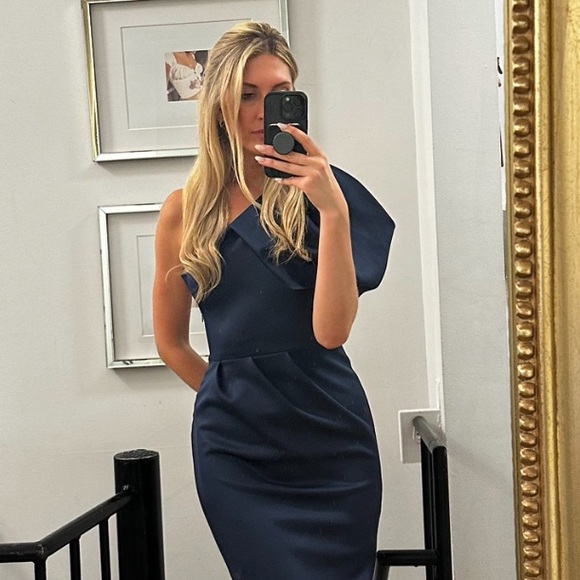 Black Halo Egan Gown - Picture 5 of 5